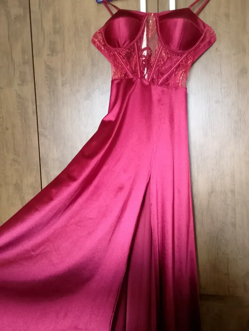 Vestido largo rojo con encaje y tirantes/ 1 uso. - 4