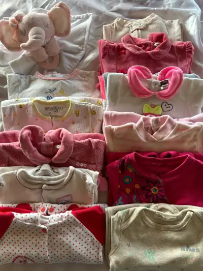 Lote de ropa de bebé para niña en buen estado - miniatura 2