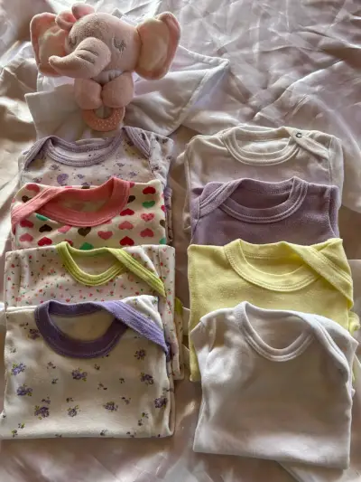 Lote de ropa de bebé para niña en buen estado - miniatura 4