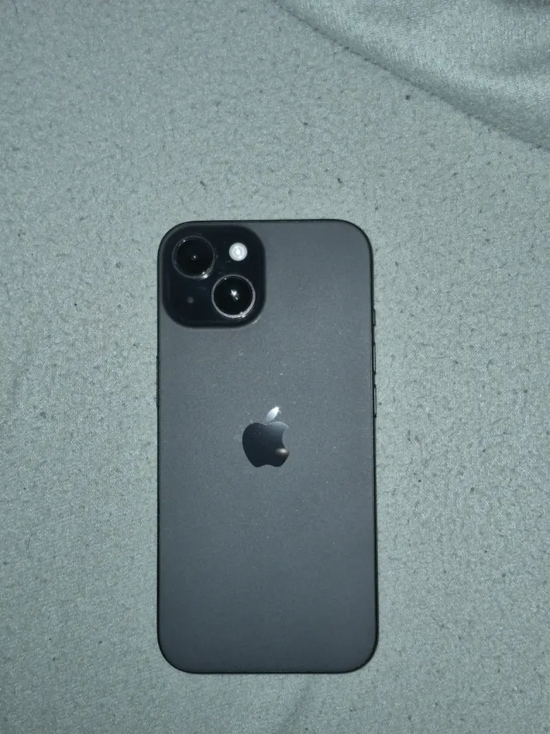 iPhone 15 en buen estado con batería al 88% - 3