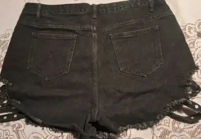 Shorts de mezclilla negros - miniatura 2