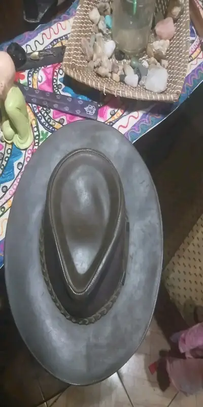 Sombrero vaquero de cuero marrón - miniatura 1
