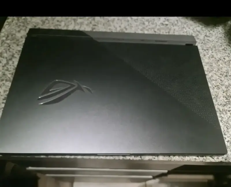 Laptop ASUS ROG gaming con teclado retroiluminado - 1