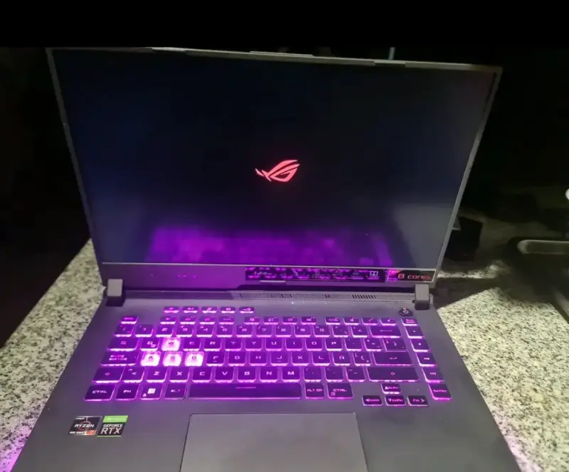 Laptop ASUS ROG gaming con teclado retroiluminado - 2