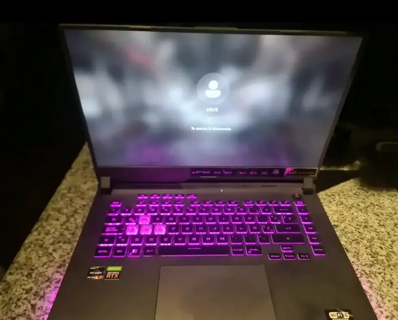 Laptop ASUS ROG gaming con teclado retroiluminado - 4