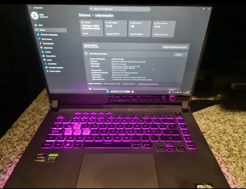 Laptop ASUS ROG gaming con teclado retroiluminado - 5