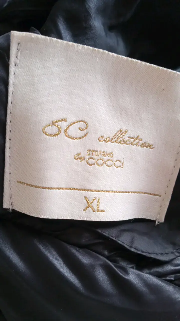Chaqueta acolchada negra con capucha - 2