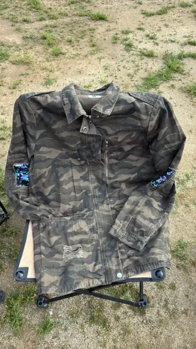 Chaqueta camuflada con lentejuelas - miniatura 1