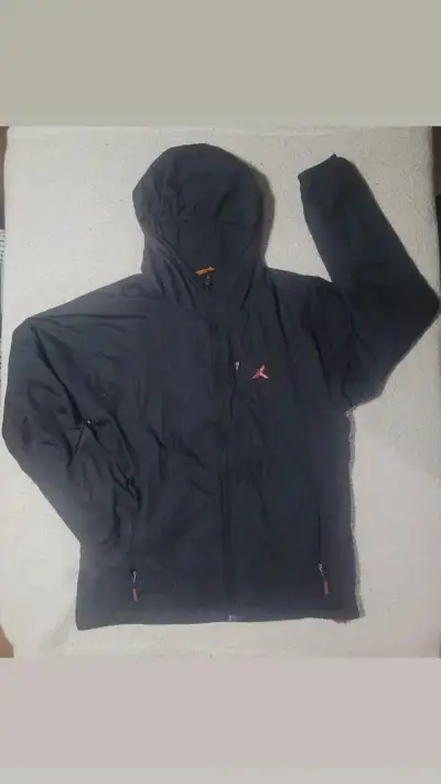 Chaqueta negra con capucha Andesgear - miniatura 1