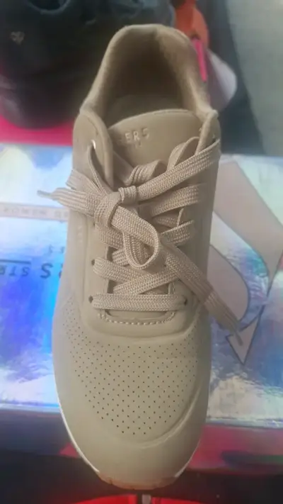 Zapatillas deportivas beige Skechers para mujer - miniatura 1