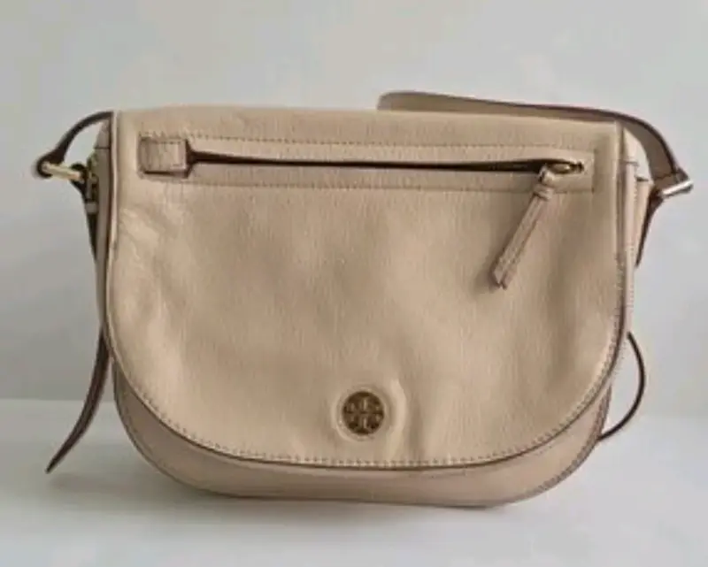 Cartera cruzada beige de cuero
