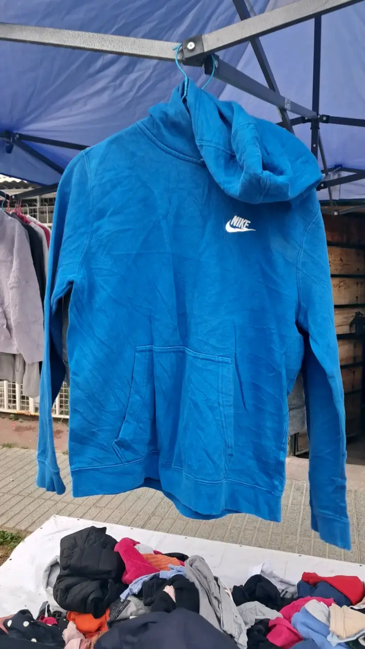 Polerón azul con capucha Nike para niño