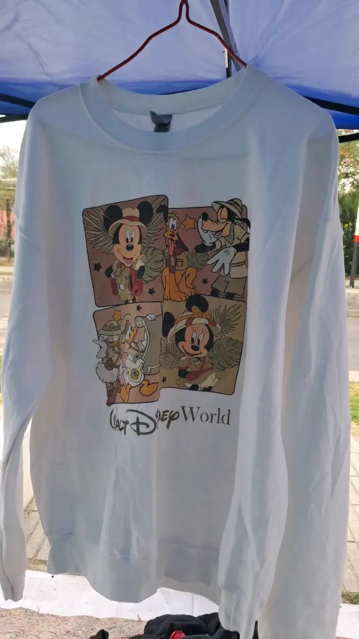 Polerón Disney World blanco con personajes