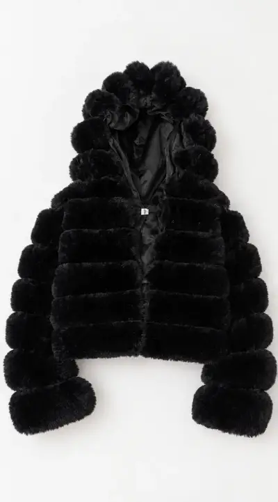 Chaqueta de piel sintética negra con capucha - miniatura 1