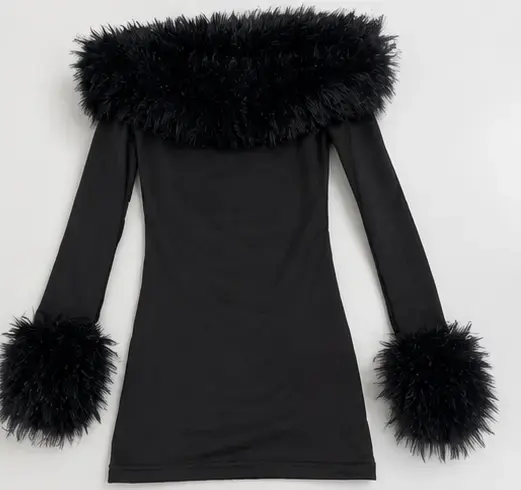 Vestido negro con detalles de peluche - 1