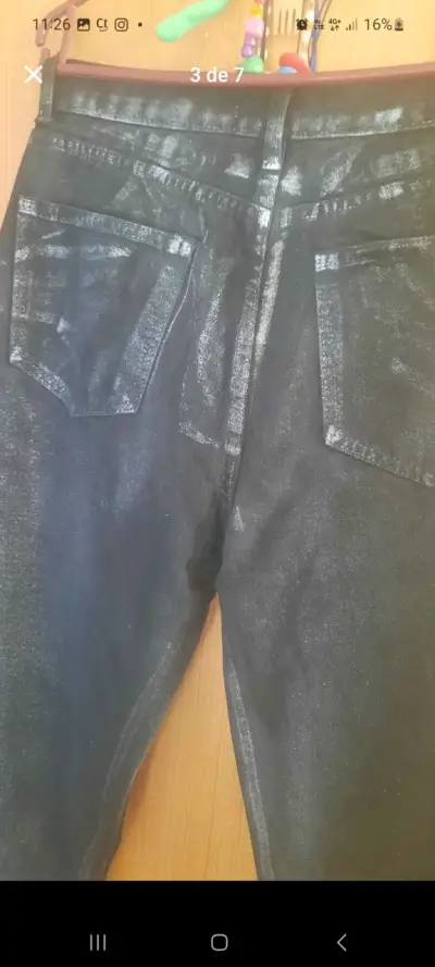 Jeans negros brillantes para mujer - miniatura 1