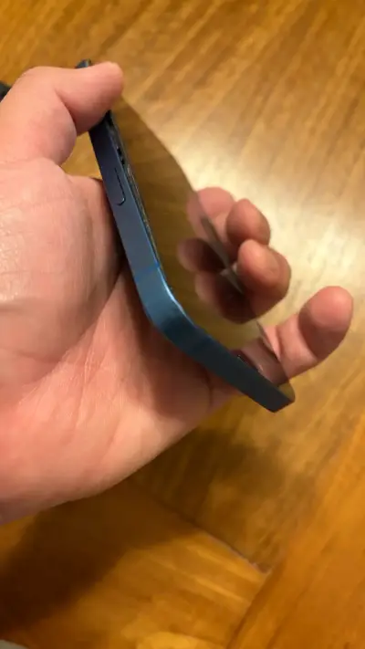 iPhone 13 azul NECESITA CAMBIO DE BATERÍA - miniatura 5