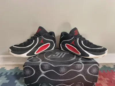 Zapatillas Jordan Tatum 4 Negro y Rojo - miniatura 1