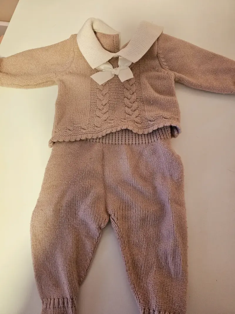 Conjunto de bebé tejido color rosado