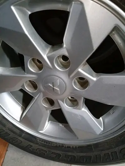 Mitsubishi llantas con neumaticos - miniatura 1