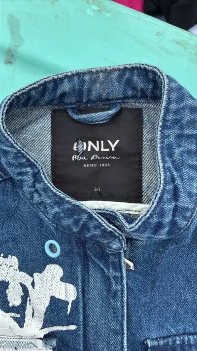 Chaqueta de mezclilla con diseño gráfico Only - miniatura 2