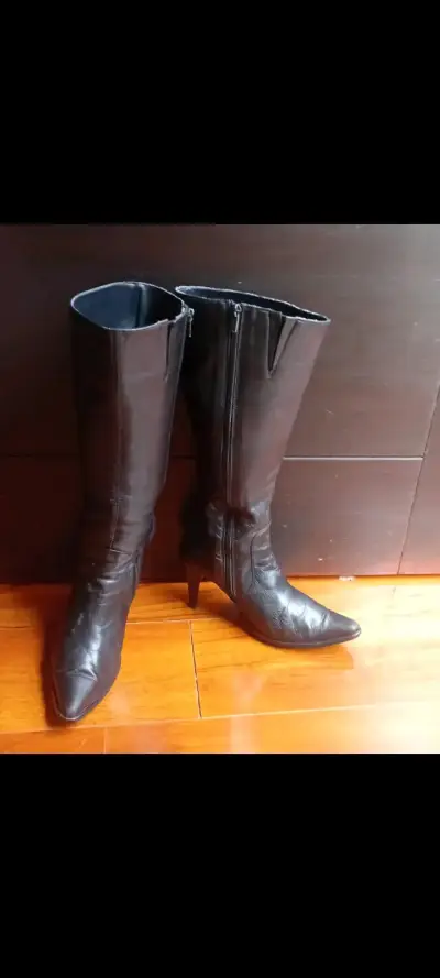 Botas de cuero negras con tacón alto - miniatura 1