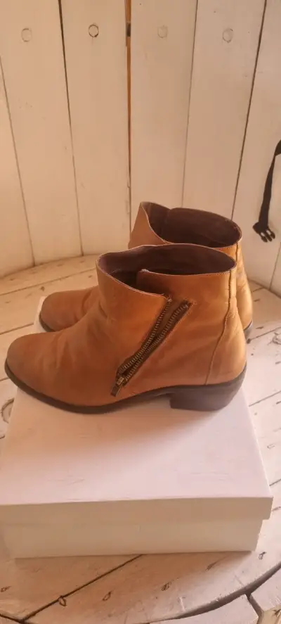 Botines de cuero marrón con cierre lateral - miniatura 1