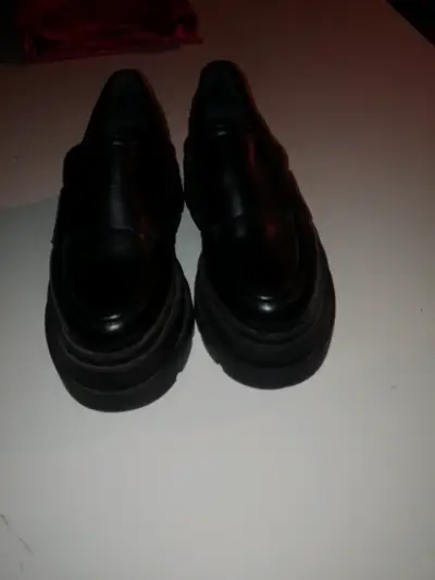Zapatos de cuero negro con plataforma - miniatura 1