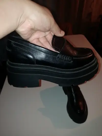 Zapatos de cuero negro con plataforma - miniatura 3
