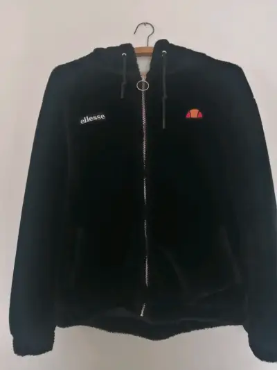 Chaqueta de felpa negra Ellesse con capucha. - miniatura 1
