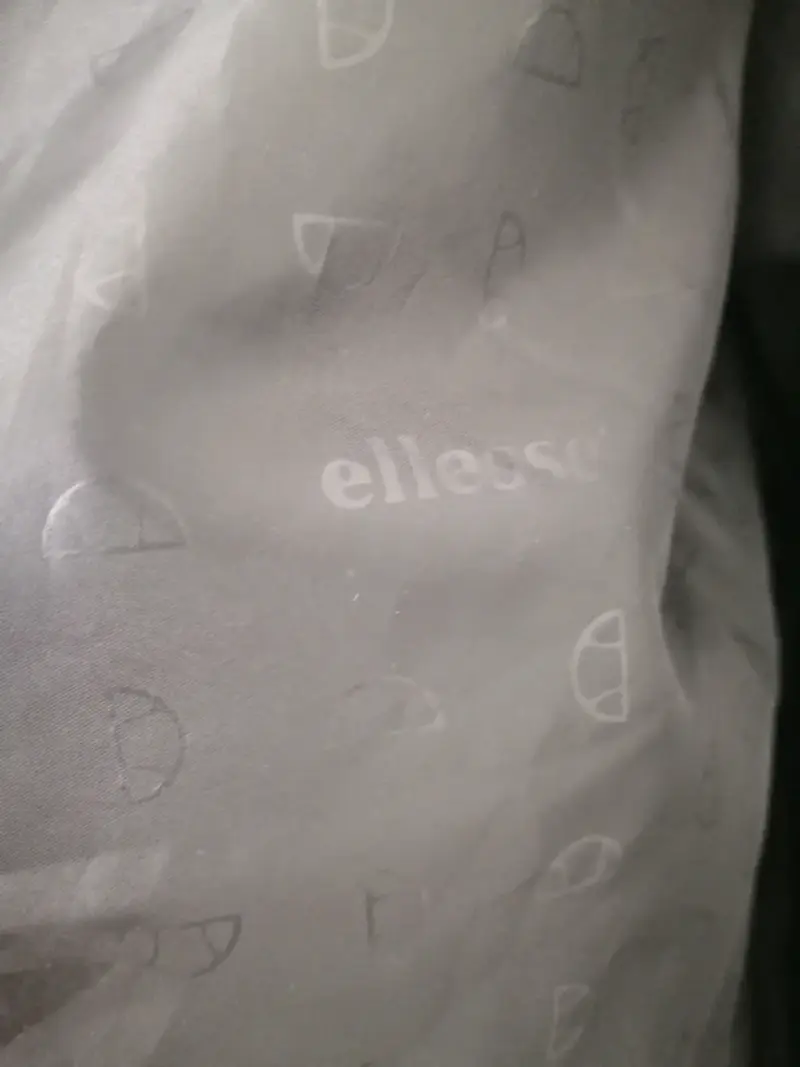 Chaqueta de felpa negra Ellesse con capucha. - 2