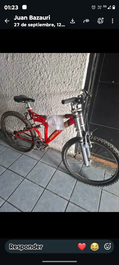 Bicicleta de montaña roja en buen estado - miniatura 2