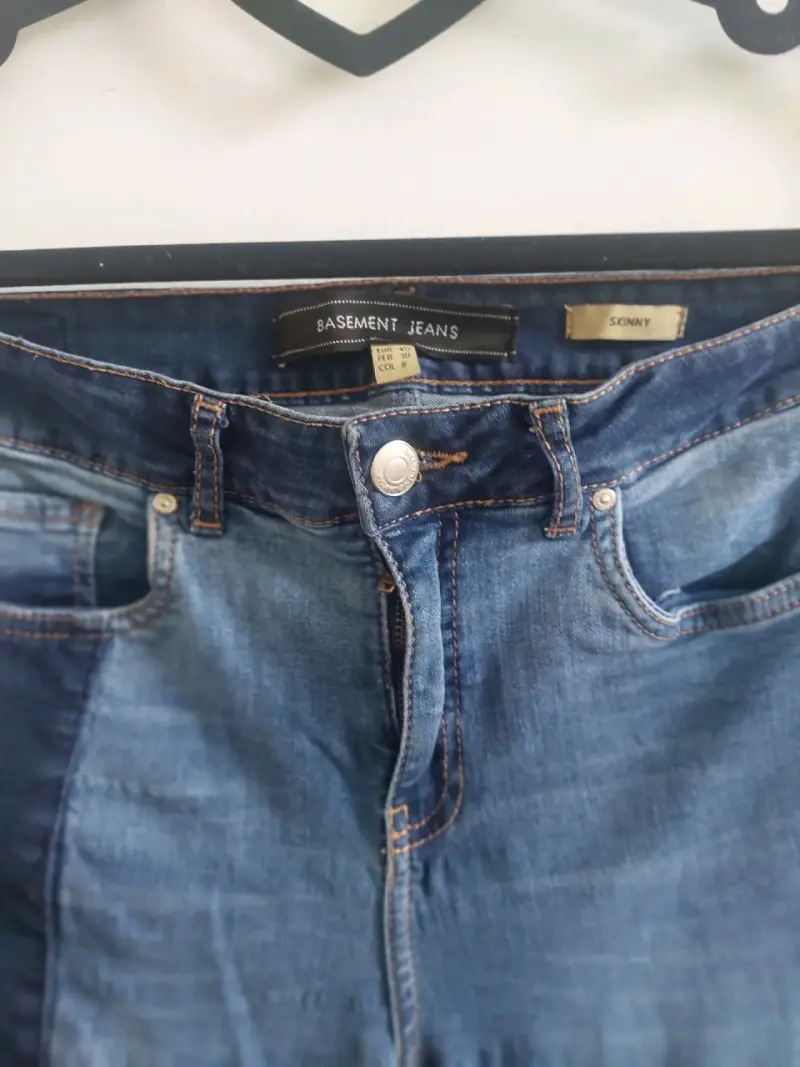 Jeans de mezclilla Basement para mujer - 1