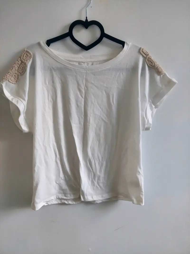 Polera Blanca con Detalles de Encaje - 2