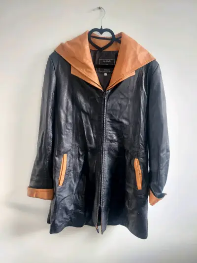 Chaqueta de cuero negra con capucha La Pelle - miniatura 1