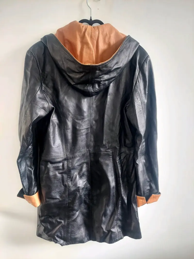 Chaqueta de cuero negra con capucha La Pelle - 3