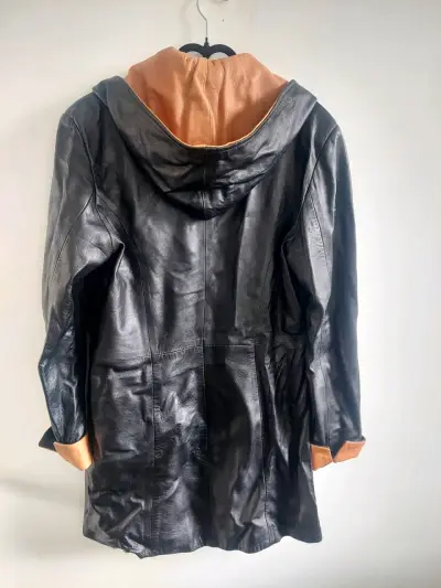 Chaqueta de cuero negra con capucha La Pelle - miniatura 3