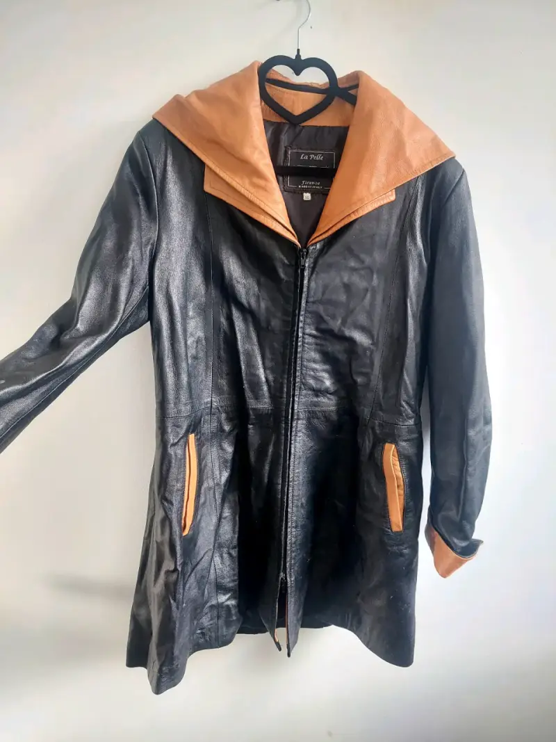 Chaqueta de cuero negra con capucha La Pelle - 4