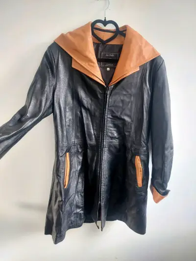 Chaqueta de cuero negra con capucha La Pelle - miniatura 4