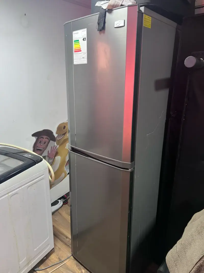 Refrigerador de dos puertas en acero inoxidable - 2