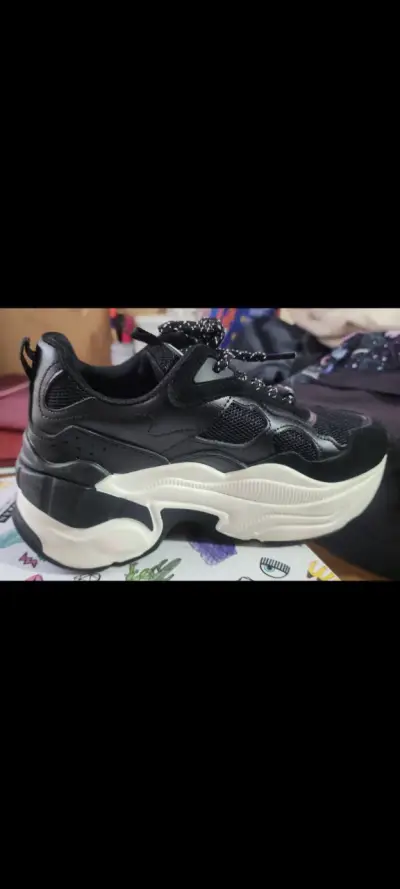Zapatillas deportivas negras C/Moran con plataforma - miniatura 4
