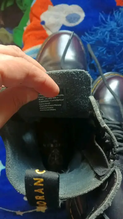 Botas negras de cuero con suela resistente - miniatura 2