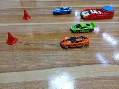 Set de autos de juguete Die-Cast con lanzador - miniatura 1