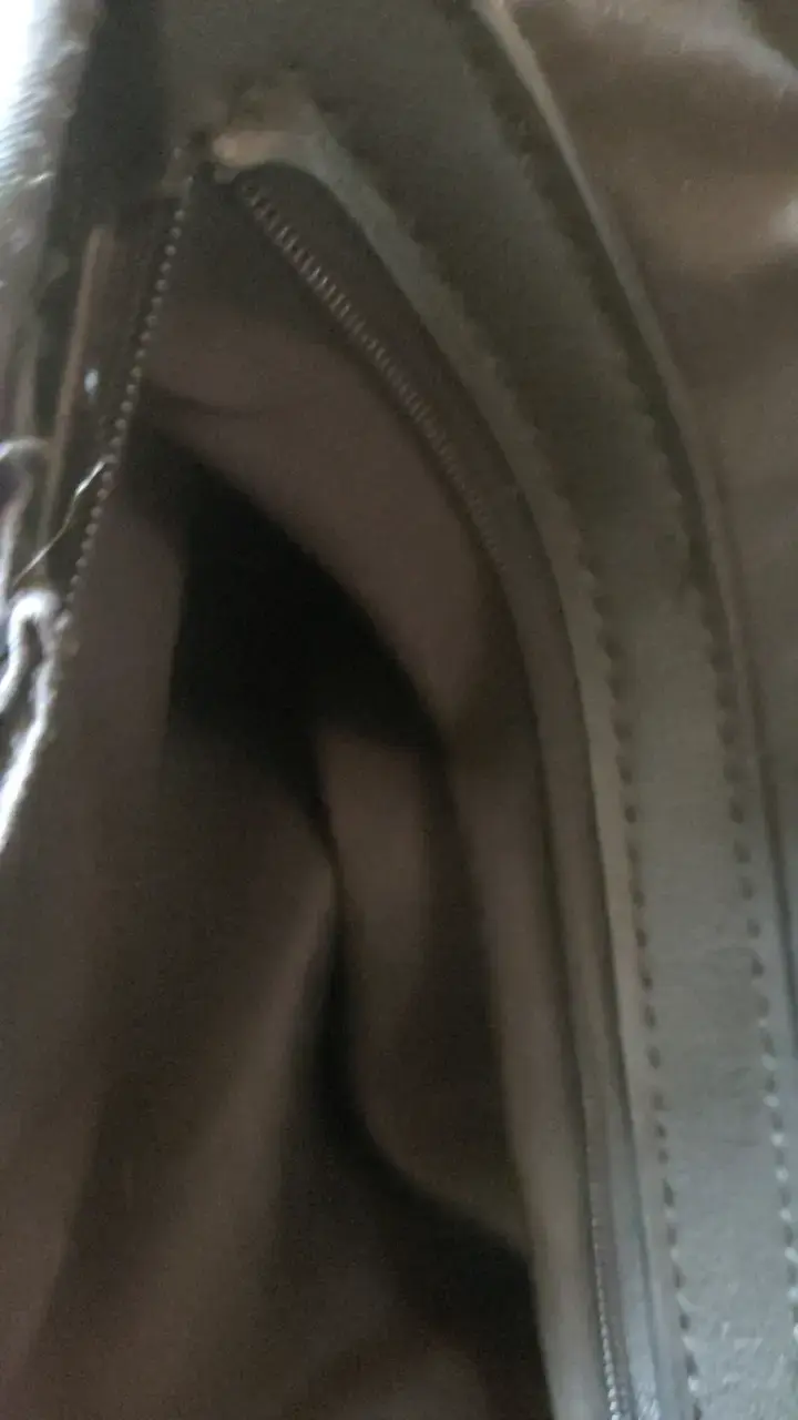 Cartera negra con correa étnica ajustable - 4