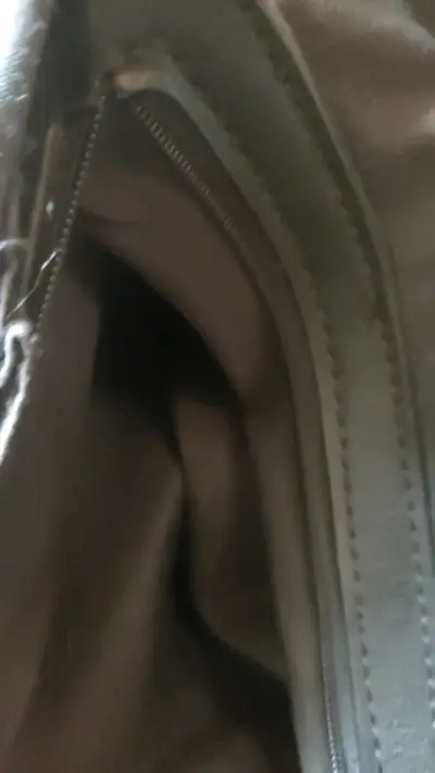 Cartera negra con correa étnica ajustable - miniatura 4