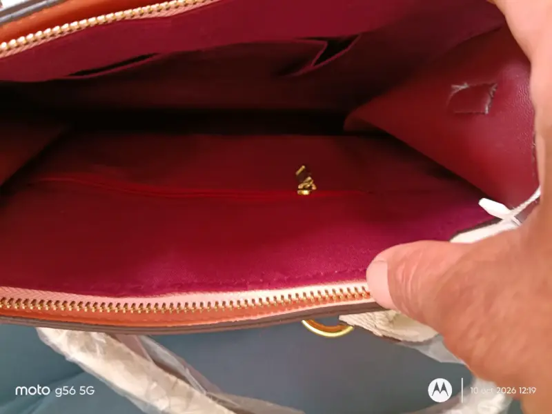 Bolso de mano rosa con correa ajustable - 4