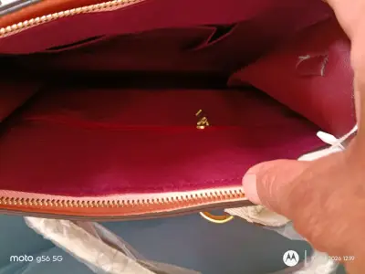 Bolso de mano rosa con correa ajustable - miniatura 4