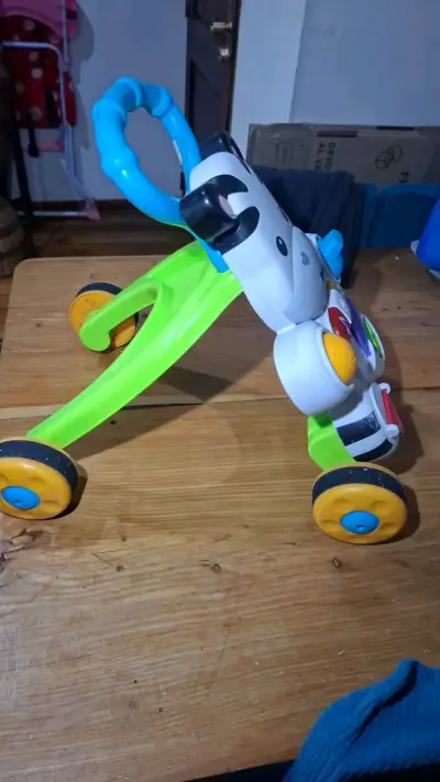 Andador para bebé con diseño de cebra y actividades - miniatura 2