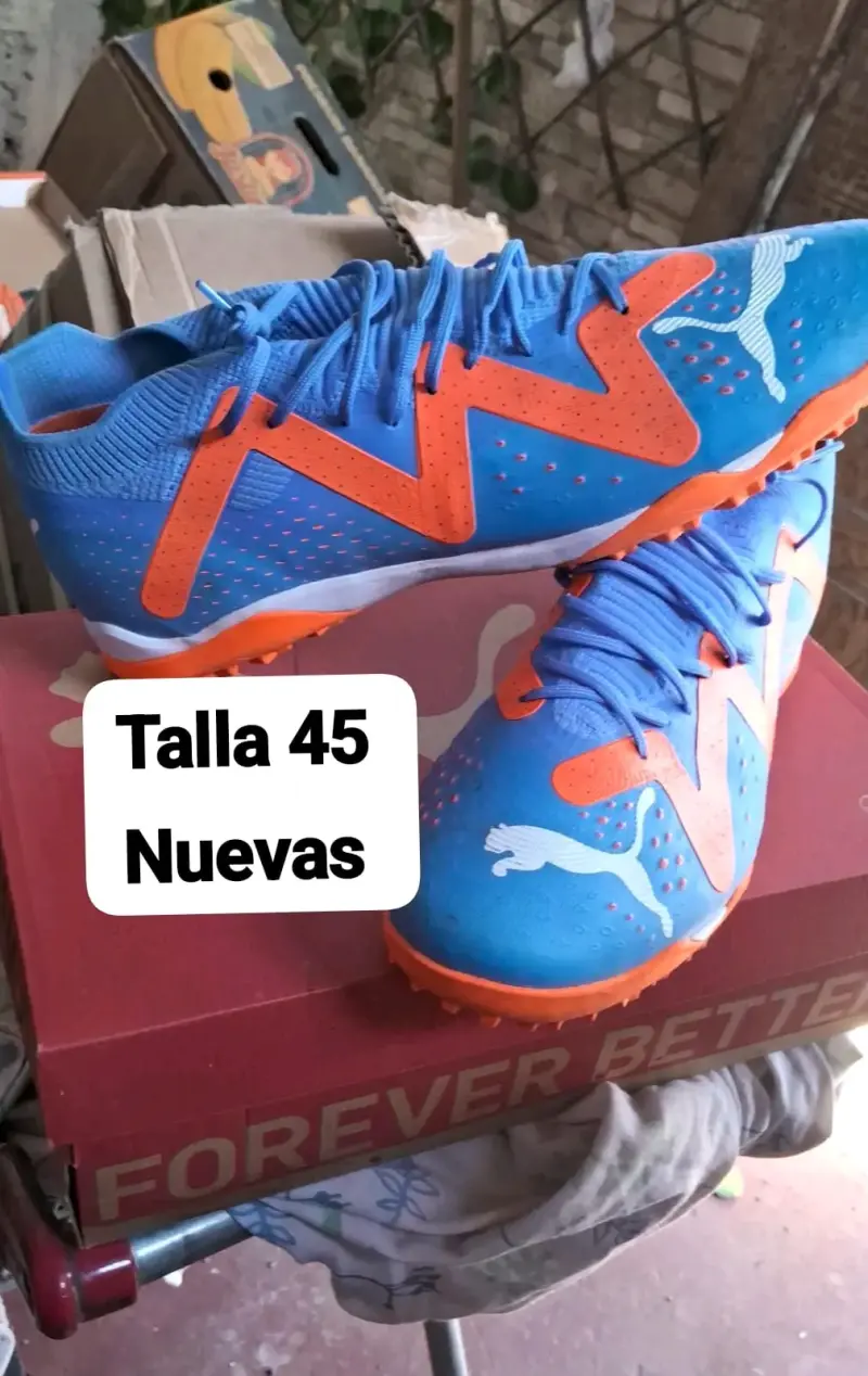 Zapatillas de fútbol Puma talla 45 nuevas