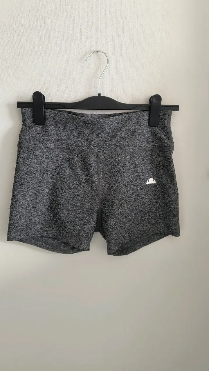 Shorts deportivos grises Ellesse para mujer - 1
